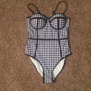 Molded cups one piece.